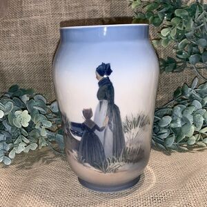 Royal Copenhagen Porcelain Vase Hand Painted Fanoe Girls
Piece Number: 4547